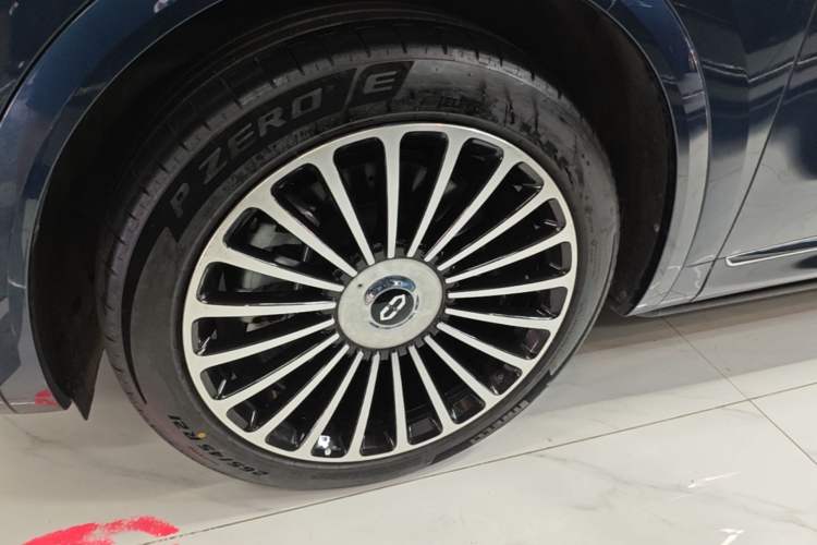 Used Hima AITO M8 2025 Extended-Range Ultra Version 53.4 kWh 5-Seater Edition Left Front Wheel Hub