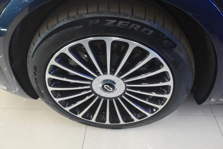 Used Hima AITO M8 2025 Extended-Range Ultra Version 53.4 kWh 5-Seater Edition Left Front Wheel Hub
