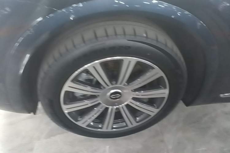 Used Hima AITO M8 2025 Extended-Range Max+ Version 53.4 kWh 5-Seater Edition Left Front Wheel Hub