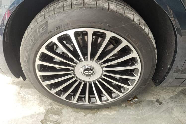 Used Hima AITO M8 2025 Extended-Range Max+ Version 53.4 kWh 5-Seater Edition Left Front Wheel Hub