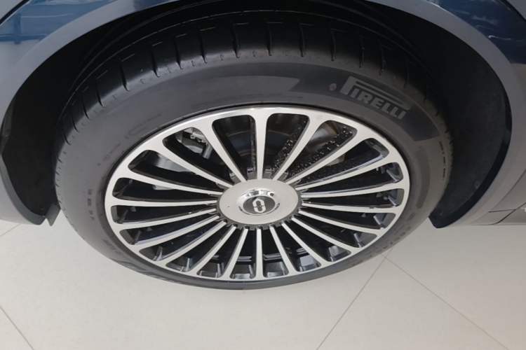 Used Hima AITO M8 2025 Extended-Range Max+ Version 53.4 kWh 6-Seater Edition Left Front Wheel Hub