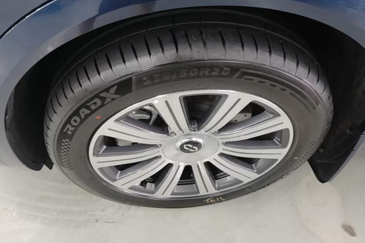 Used Hima AITO M8 2025 Extended-Range Max+ Version 53.4 kWh 6-Seater Edition Left Front Wheel Hub
