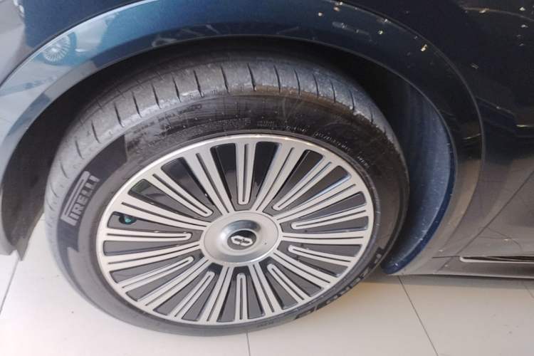 Used Hima AITO M8 2025 Extended-Range Max+ Version 53.4 kWh 6-Seater Edition Left Front Wheel Hub