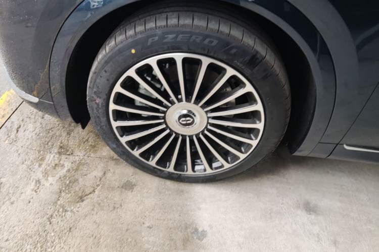 Used Hima AITO M8 2025 Extended-Range Ultra Version 53.4 kWh 6-Seater Edition Left Front Wheel Hub