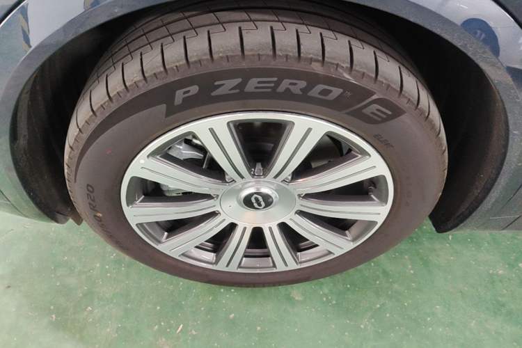 Used Hima AITO M8 2025 Extended-Range Max+ Version 53.4 kWh 5-Seater Edition Left Front Wheel Hub