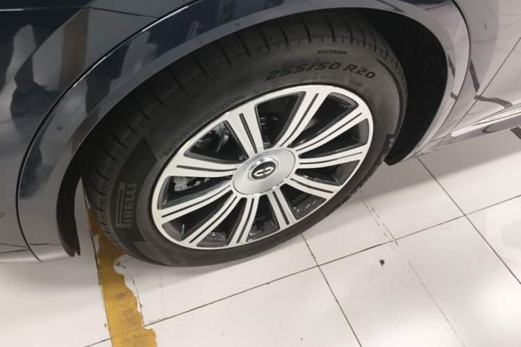 Used Hima AITO M8 2025 Model Range-Extended Max Version 53.4kWh Six-Seater (896-line LiDAR) Left Front Wheel Hub
