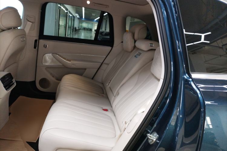 Used Hima AITO M8 2025 Model Pure Electric Max+ Five-Seat Long-Range Version Left Rear Seat