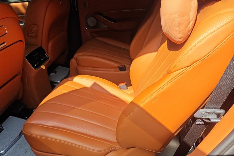 Used Hima AITO M8 2025 Extended-Range Max+ Version 53.4 kWh 6-Seater Edition Left Rear Seat