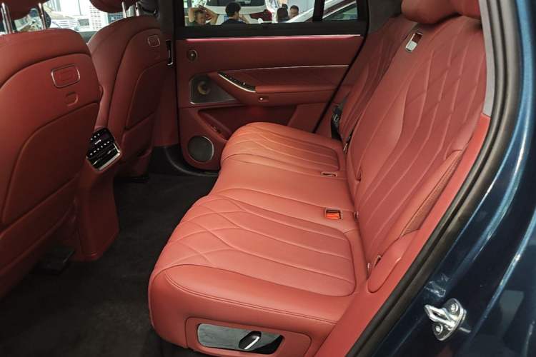 Used Hima AITO M8 2025 Extended-Range Ultra Version 53.4 kWh 5-Seater Edition Left Rear Seat