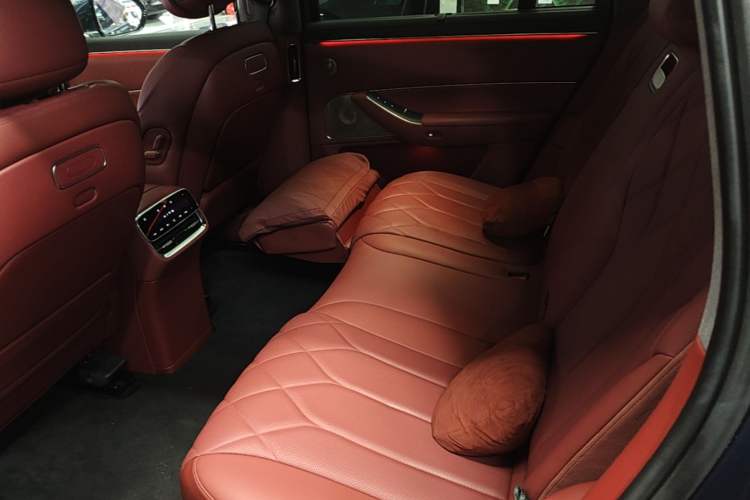 Used Hima AITO M8 2025 Extended-Range Ultra Version 53.4 kWh 5-Seater Edition Left Rear Seat