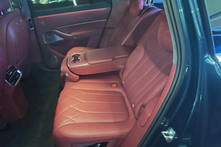 Used Hima AITO M8 2025 Extended-Range Ultra Version 53.4 kWh 5-Seater Edition Left Rear Seat