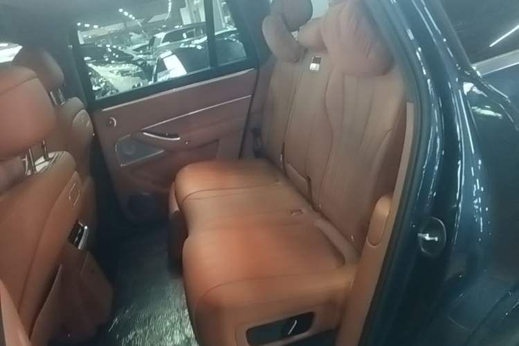 Used Hima AITO M8 2025 Extended-Range Max+ Version 53.4 kWh 5-Seater Edition Left Rear Seat