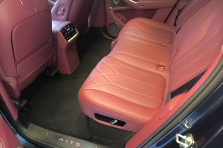 Used Hima AITO M8 2025 Extended-Range Ultra Version 53.4 kWh 5-Seater Edition Left Rear Seat