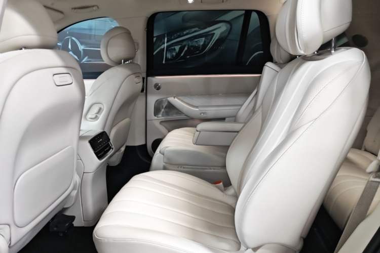 Used Hima AITO M8 2025 Extended-Range Ultra Version 53.4 kWh 6-Seater Edition Left Rear Seat