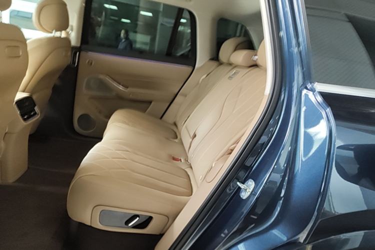 Used Hima AITO M8 2025 Extended-Range Max+ Version 53.4 kWh 5-Seater Edition Left Rear Seat