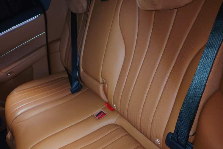 Used Hima AITO M8 2025 Extended-Range Ultra Version 53.4 kWh 5-Seater Edition Left Rear Seat