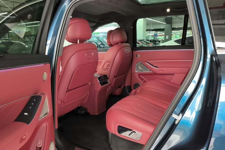 Used Hima AITO M8 2025 Extended-Range Ultra Version 53.4 kWh 5-Seater Edition Left Rear Seat