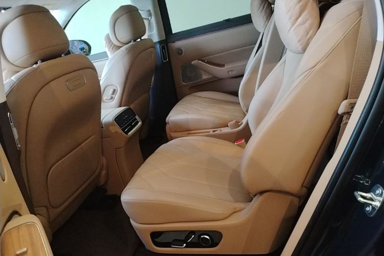 Used Hima AITO M8 2025 Extended-Range Max+ Version 53.4 kWh 6-Seater Edition Left Rear Seat