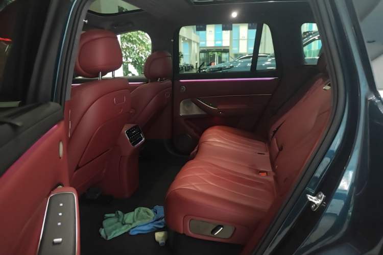 Used Hima AITO M8 2025 Extended-Range Ultra Version 53.4 kWh 5-Seater Edition Left Rear Seat