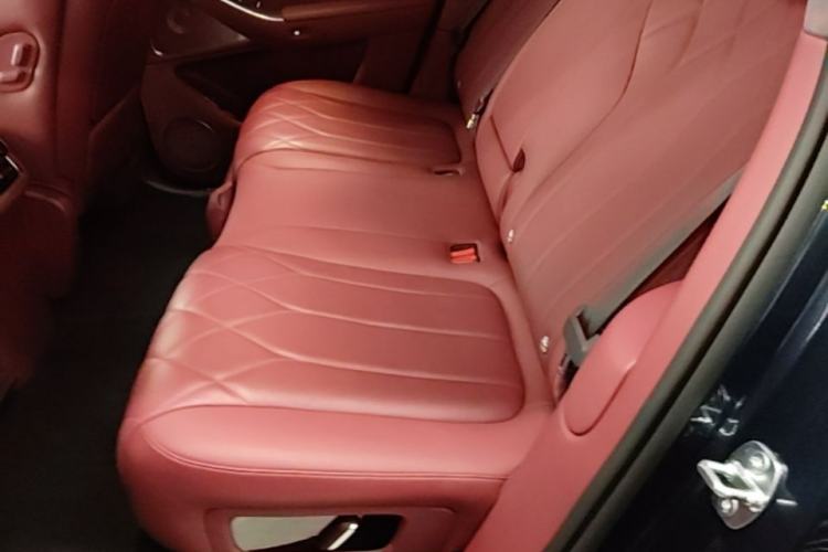 Used Hima AITO M8 2025 Extended-Range Ultra Version 53.4 kWh 5-Seater Edition Left Rear Seat