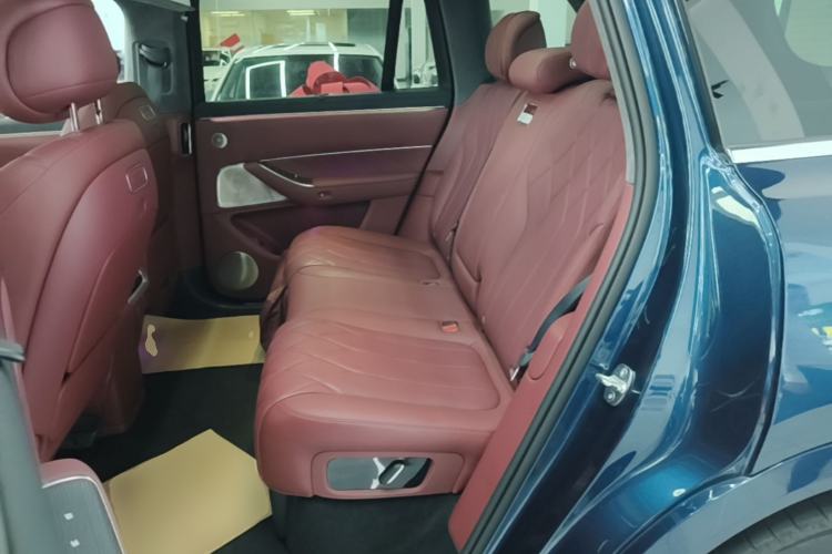 Used Hima AITO M8 2025 Extended-Range Ultra Version 53.4 kWh 5-Seater Edition Left Rear Seat