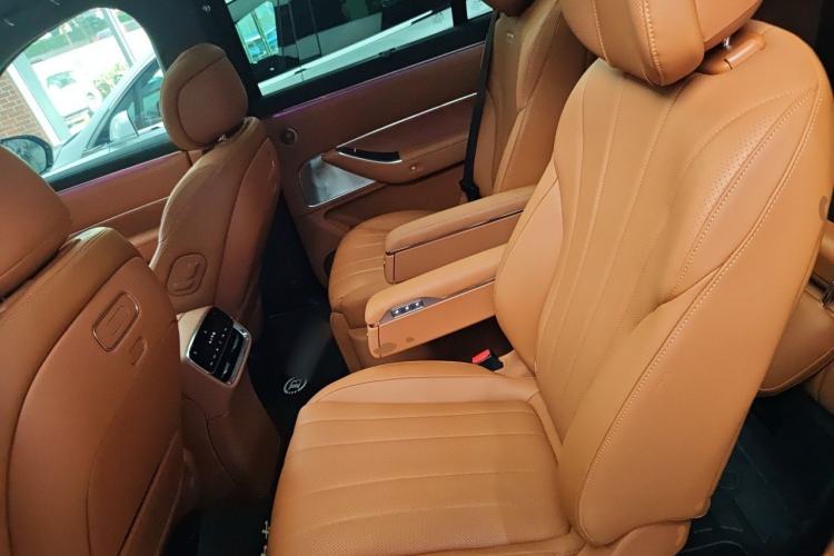 Used Hima AITO M8 2025 Extended-Range Max+ Version 53.4 kWh 6-Seater Edition Left Rear Seat