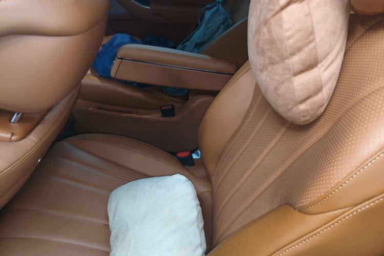 Used Hima AITO M8 2025 Extended-Range Max+ Version 53.4 kWh 6-Seater Edition Left Rear Seat