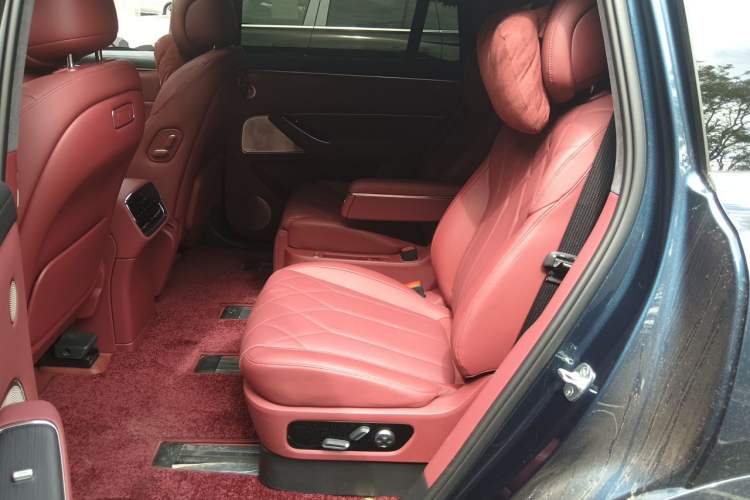 Used Hima AITO M8 2025 Extended-Range Max+ Version 53.4 kWh 6-Seater Edition Left Rear Seat