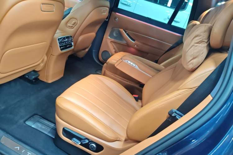 Used Hima AITO M8 2025 Extended-Range Max+ Version 53.4 kWh 6-Seater Edition Left Rear Seat