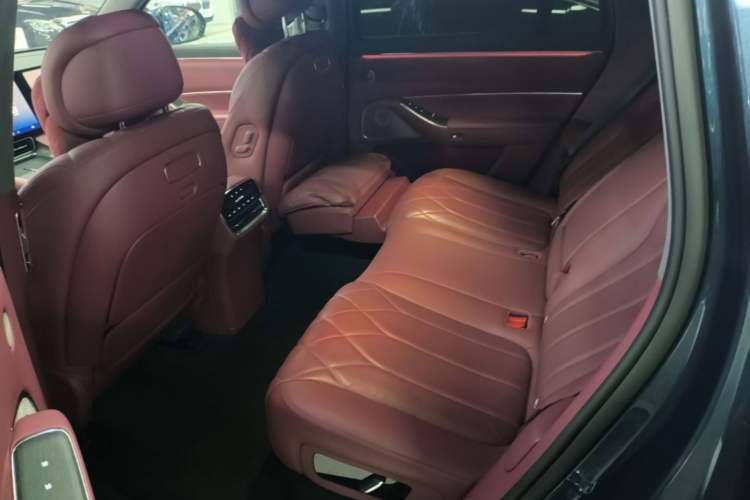 Used Hima AITO M8 2025 Extended-Range Ultra Version 53.4 kWh 5-Seater Edition Left Rear Seat