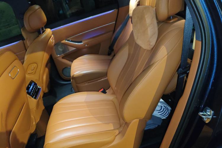 Used Hima AITO M8 2025 Extended-Range Max+ Version 53.4 kWh 5-Seater Edition Left Rear Seat