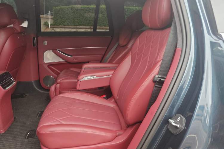 Used Hima AITO M8 2025 Extended-Range Max+ Version 53.4 kWh 6-Seater Edition Left Rear Seat