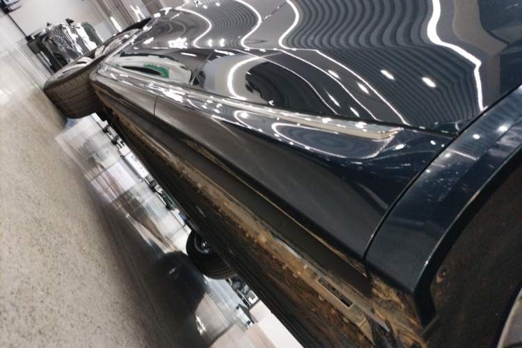 Used Hima AITO M8 2025 Model Pure Electric Max+ Five-Seat Long-Range Version Left Side Sill