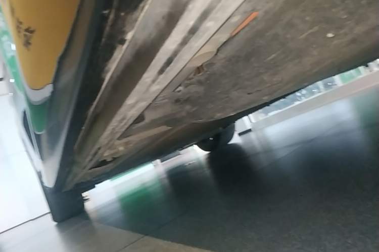 Used Hima AITO M8 2025 Extended-Range Max+ Version 53.4 kWh 5-Seater Edition Left Side Sill