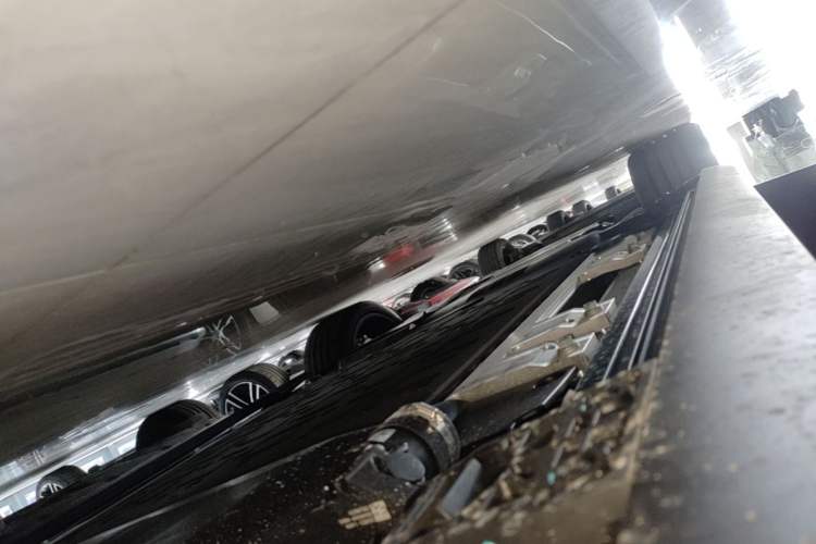 Used Hima AITO M8 2025 Extended-Range Ultra Version 53.4 kWh 5-Seater Edition Left Side Sill