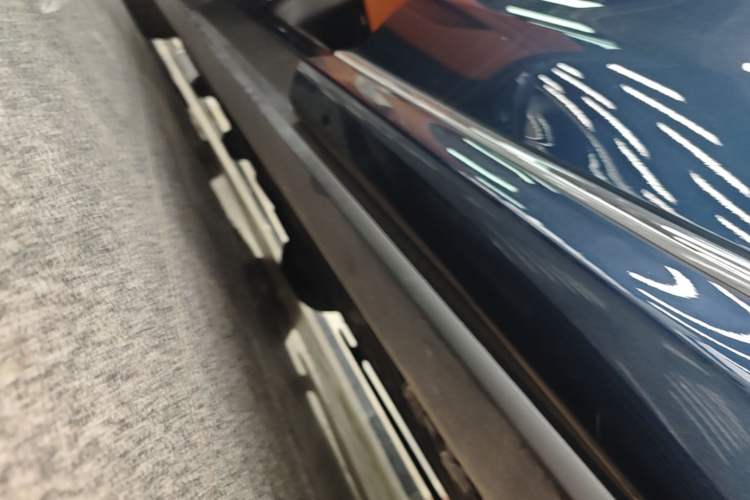 Used Hima AITO M8 2025 Extended-Range Ultra Version 53.4 kWh 6-Seater Edition Left Side Sill