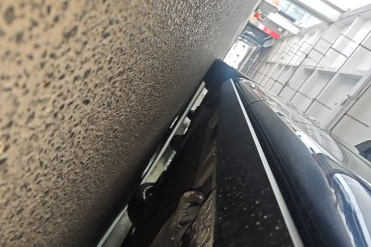 Used Hima AITO M8 2025 Extended-Range Ultra Version 53.4 kWh 5-Seater Edition Left Side Sill