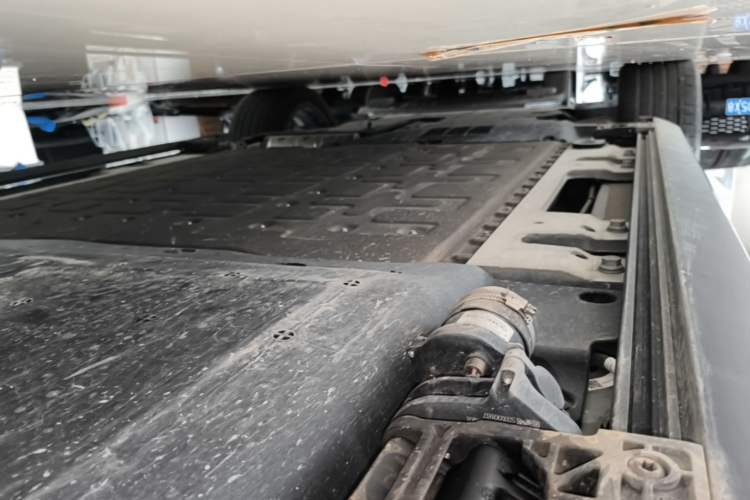 Used Hima AITO M8 2025 Extended-Range Ultra Version 53.4 kWh 5-Seater Edition Left Side Sill