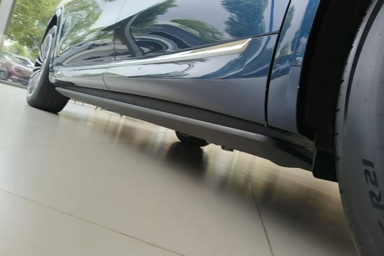 Used Hima AITO M8 2025 Extended-Range Max+ Version 53.4 kWh 6-Seater Edition Left Side Sill
