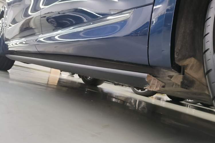 Used Hima AITO M8 2025 Extended-Range Max+ Version 53.4 kWh 6-Seater Edition Left Side Sill