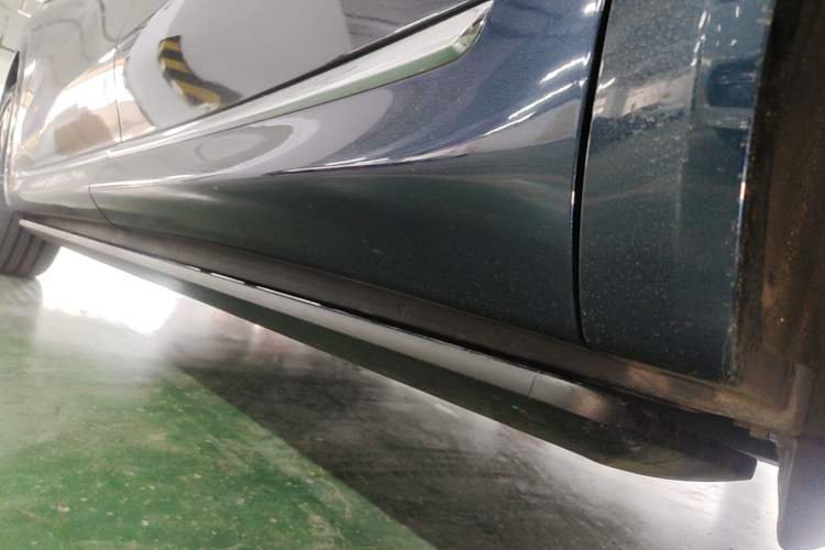 Used Hima AITO M8 2025 Extended-Range Max+ Version 53.4 kWh 5-Seater Edition Left Side Sill