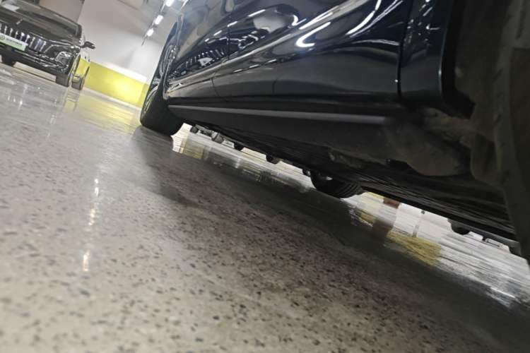 Used Hima AITO M8 2025 Extended-Range Ultra Version 53.4 kWh 6-Seater Edition Left Side Sill