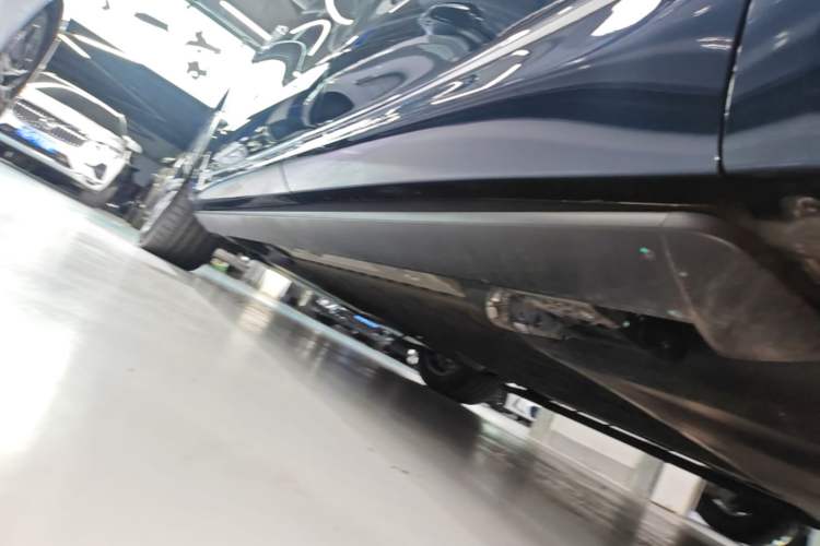 Used Hima AITO M8 2025 Extended-Range Max+ Version 53.4 kWh 6-Seater Edition Left Side Sill