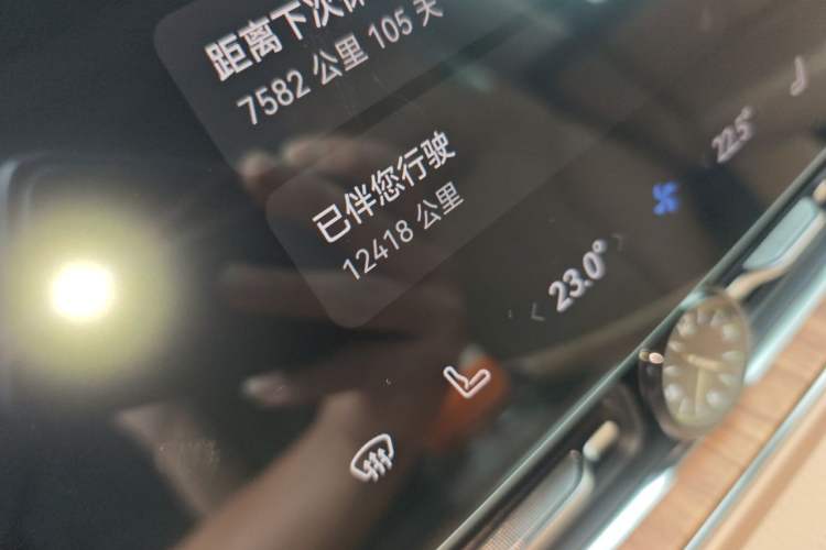 Used Hima AITO M8 2025 Extended-Range Max+ Version 53.4 kWh 6-Seater Edition Odometer Close Up