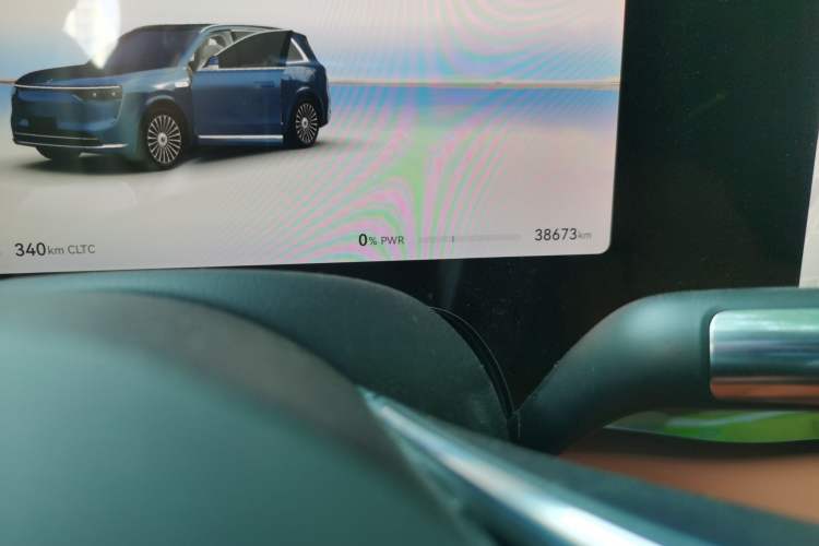 Used Hima AITO M8 2025 Extended-Range Max+ Version 53.4 kWh 6-Seater Edition Odometer Close Up