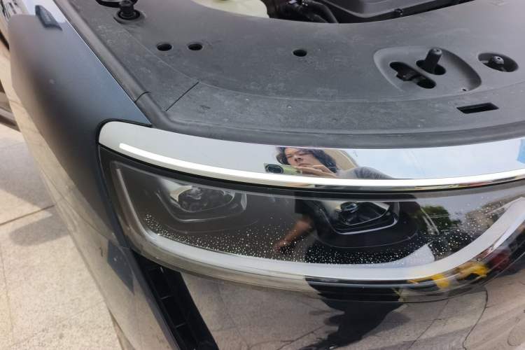 Used Hima AITO M8 2025 Extended-Range Max+ Version 53.4 kWh 6-Seater Edition Right Front Headlight
