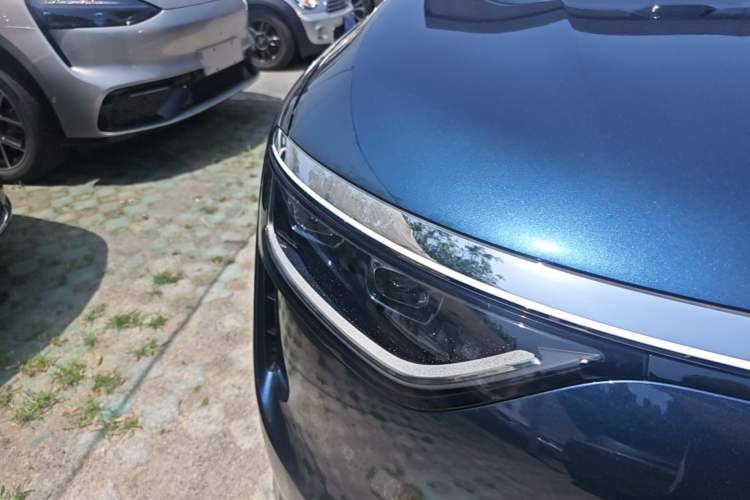 Used Hima AITO M8 2025 Extended-Range Ultra Version 53.4 kWh 5-Seater Edition Right Front Headlight