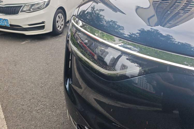Used Hima AITO M8 2025 Extended-Range Max+ Version 53.4 kWh 6-Seater Edition Right Front Headlight