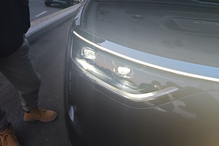 Used Hima AITO M8 2025 Extended-Range Max+ Version 53.4 kWh 5-Seater Edition Right Front Headlight
