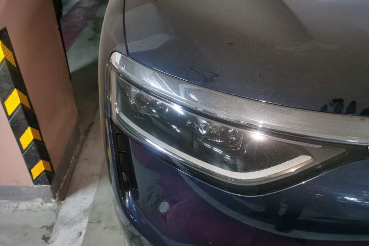 Used Hima AITO M8 2025 Extended-Range Max+ Version 53.4 kWh 5-Seater Edition Right Front Headlight